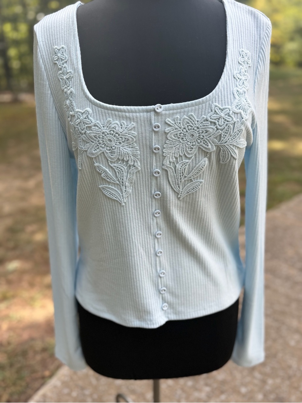 Francesca's Collections Light Blue Ribbed Button-Front Top with Floral Appliqué
